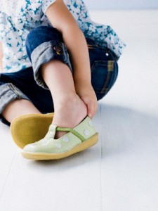 pg-toddler-dressing-put-on-shoes-full