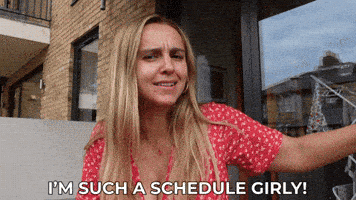 O que significa “schedule” em inglês? como se diz "schedule" em inglês
descrição da imagem:
mulher numa sacada dizendo "eu sou uma garota tão organizada!"