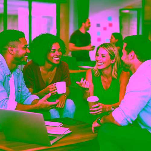 inFlux - Curso de Inglês e Espanhol alunos conversando e se divertindo inFlux Curso de inglês e espanhol