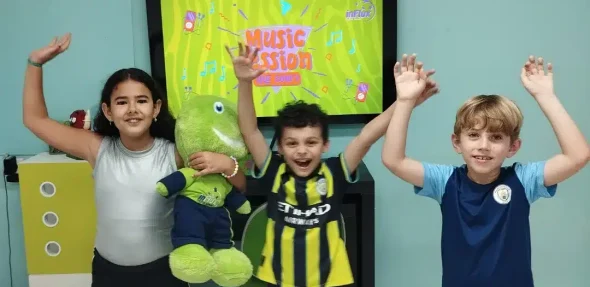 Hoje foi dia de Music Session! As férias chegaram comandando o ritmo 💚😎🥳 Embarcamos em uma s (2)